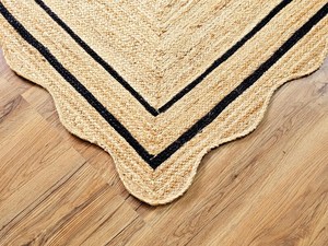 Alfombra de Yute Natural Hecha a Mano con Borde Negro Festoneado, Alfombra Rectangular de Yute Trenzado Tejida a Mano - Product Image 3