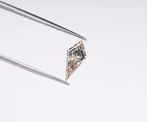 Diamant de laboratoire couleur champagne 0,95 CT, diamant de laboratoire taille cerf-volant, diamant fantaisie de couleur créée en laboratoire pour pendentifs et bagues - Product Image 3