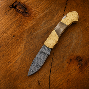 Cuchillo de bolsillo plegable de lujo hecho a mano de acero de Damasco con mango de hueso y latón grabado, con funda de cuero. Fabricante OEM ODM. - Product Image 4