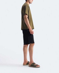 T-shirt Homme Col Rond Vert Olive Uni de Haute Qualité pour l'Été, Coupe Décontractée, Logo Personnalisé OEM, Fabriqué au Pakistan - Product Image 3