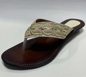 Pantuflas de Cuero con Forro de Cuero Genuino, Tradicionales, Cómodas para el Hogar - Product Image 1