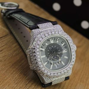 นาฬิกา Splendidigie Jewelry หรูหรา ประดับด้วยมอยส์ซาไนต์ แซฟไฟร์ คริสตัล พร้อมกลไก ETA ขนาด 28 มม. ระบบอนาล็อก ควอตซ์ สำหรับผู้ชาย สายเงิน กันน้ำ 10 เมตร - Product Image 3