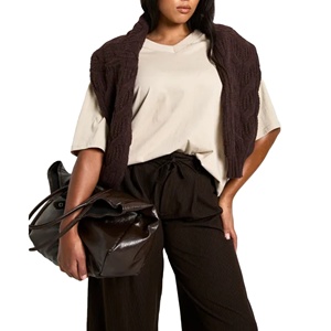 Camiseta beige oversize para mujer, camiseta informal de manga media con cuello en V, diseño personalizado, camiseta de algodón para pedidos al por mayor - Product Image 3
