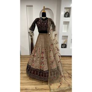 Lehenga choli ออกแบบสำหรับผู้หญิงที่มีลำดับและด้ายทำงานชุดที่สวยงาม - Product Image 4