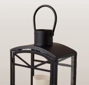 ตะเกียงโลหะและแก้วดีไซน์ใหม่มาแรงปี 2026 สำหรับตกแต่งบ้าน พร้อมที่ใส่เทียนทองเหลืองสำหรับคริสต์มาส สามารถปรับแต่งได้ - Product Image 5