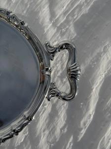 Bandeja de Servir Ovalada de Metal Estilo Vintage con Asa de Diseño, Ideal para Catering, Fiestas, Exhibición Elegante y Uso Diario en el Hogar - Product Image 4