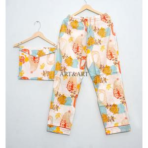 ชุดนอนผู้หญิงลายดอกไม้ 2 ชิ้น แขนยาว ติดกระดุม ผ้าฝ้ายออร์แกนิค 100% พร้อมถุงผ้าฝ้าย - Product Image 5