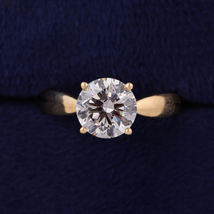 Bague en diamant cultivé en laboratoire certifié IGI de 2,00 carats : Bague solitaire en or jaune 10 carats - Product Image 4