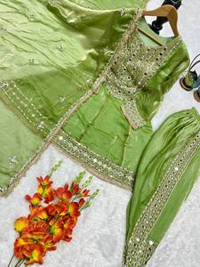 Traje pakistaní personalizable especial para Eid y Ramadán para mujer, estilo Dhoti, Salwar Kameez listo para usar para ocasiones especiales, con detalles de espejo. - Product Image 3