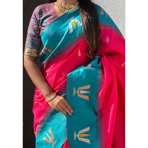 ผ้าซารีไหมทอแบบดั้งเดิมสีชมพูเข้ม แต่งลายติลัก ตัดกับผ้าไหมเนื้อนุ่ม ประดับด้วยไหมซารี พร้อมผ้าคลุมไหล่ไหมหรู - Product Image 1