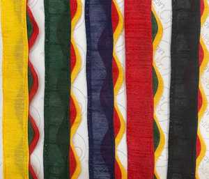 Encaje dorado de alta calidad ideal para bordes de sarees, lehengas, estilismo de vestidos y calzado. - Product Image 3