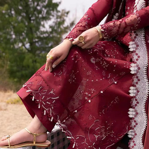 Ensemble QALAMQAR-3PC : Chemise brodée, Dupatta brodée en tissu Khaadi et Pantalon brodé - Product Image 1