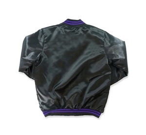 Vestes universitaires en satin noir en gros, vestes universitaires en satin de soie pour l'hiver, vestes universitaires pour équipes de football américain - Product Image 2