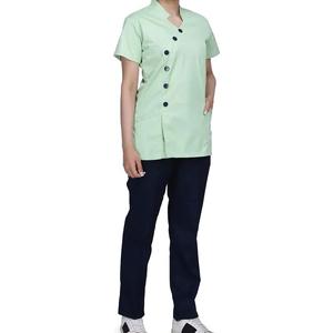 Conjunto de Uniforme Hospitalario para Mujer, Modelo 2026, Top Verde Menta con Botones Negros y Pantalones Azul Oscuro - Product Image 3