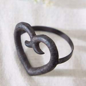 Elegante Anillo de Servilleta de Metal Tradicional, Perfecto para Cenas Festivas y Eventos Culturales - Product Image 1