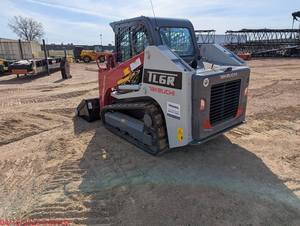 Minicargadora de orugas Takeuchi TL6R con motor diésel para construcción - Product Image 4