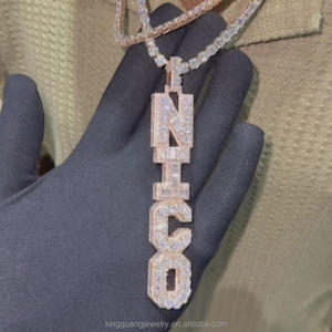 จี้ตัวอักษรสั่งทำพิเศษทรงยาวประดับเพชรโมอิสซาไนต์ เงินแท้ 925 ชุบทอง สไตล์ฮิปฮอป แฟชั่นจี้แนวตั้งสำหรับผู้ชาย - Product Image 2