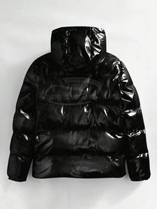 Chaqueta acolchada elegante negra brillante con logotipo personalizado, chaquetas acolchadas cómodas para uso de los hombres a la venta, fabricadas en Pakistán - Product Image 2