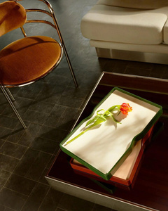 Plateau de service laqué vert forêt haut de gamme - Plateau décoratif à bord festonné moderne pour intérieurs de luxe - Product Image 3
