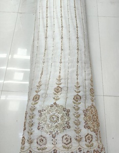 Tissu en viscose pure et soie georgette tendance, très vendu, avec broderies et perles lourdes pour robes de créateurs - Product Image 5