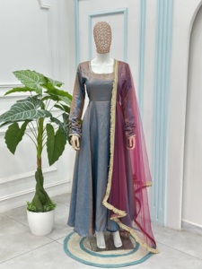 Ensemble Kurta Anarkali en soie bleu sarcelle pour femme avec dupatta magenta à bordure dorée, manches longues, tenue ethnique de fête, tenue de luxe - Product Image 1