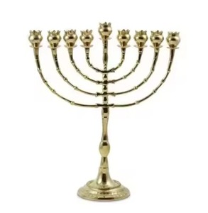 Candelabro Metálico Clásico para Menorah, Candelabro Decorativo para Hanukkah, Soporte para Velas, Decoración Atemporal para el Hogar - Product Image 1