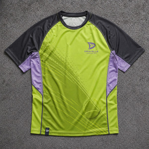 เสื้อแพเดลสีเขียวส้มแบบปรับแต่งได้สำหรับผู้ชาย ทรงเข้ารูป สวมใส่สบาย เหมาะสำหรับการแข่งขันเทนนิส แบดมินตัน แพเดล และเป็นชุดทีม - Product Image 1