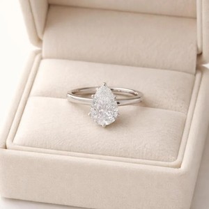Anillo de Compromiso Solitario con Diamante de Laboratorio en Forma de Pera, Certificado IGI, Oro Sólido de 10K, 14K, 18K, Color DEF, Claridad VS VVS, Anillo de Moda - Product Image 5