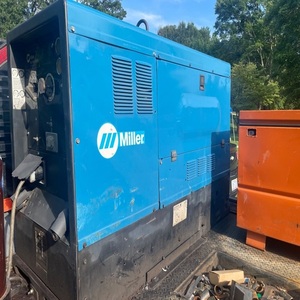 Máquina de soldar comercial con motor, potente salida de CC y capacidad de generador para trabajos profesionales de fabricación de metales - Product Image 2
