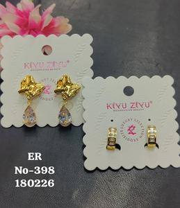 Bijoux fantaisie B2B : Boucles d'oreilles clous tendance en acier inoxydable plaqué or, design géométrique pour femme, idéales pour mariages et soirées. - Product Image 3