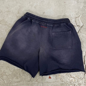 Shorts en toile personnalisés pour hommes, respirants, taille mi-haute élastique, logo vieilli, délavés à l'acide, entrejambe de 5 pouces, style décontracté urbain, très tendance - Product Image 3