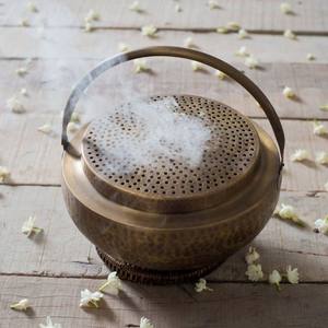 Quemador de Incienso de Latón Sólido para Pooja India, Venta al por Mayor para Compradores, Decoración para Restaurantes, Hoteles y Hogares - Product Image 1