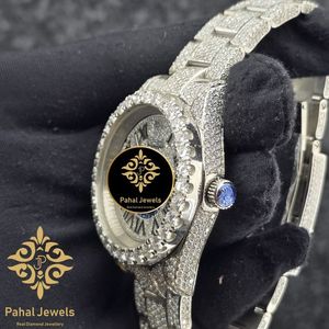 นาฬิกาเพชรหรูสำหรับผู้หญิง Pahal Jewels ตัวเรือนสแตนเลสขนาด 41 มม. กระจกแซฟไฟร์ แสดงวันที่แบบอนาล็อก ควอตซ์ สายพับขนาด 18 มม. - Product Image 3