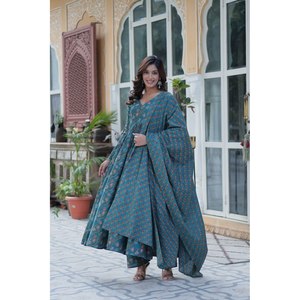 Hermoso Vestido Crepé con Mangas Largas y Dupatta para Fiestas, Elegante y con Estilo - Product Image 6
