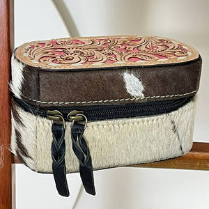 Boîte à bijoux de voyage compacte en cuir gravé à la main, personnalisable, pour rangement et présentation de bagues, colliers et boucles d'oreilles - Vente en gros - Product Image 4