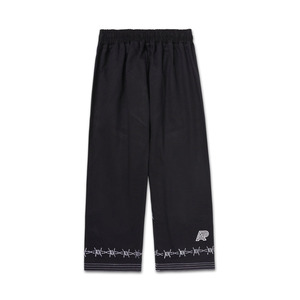 Kimono de Jiu-Jitsu noir pour arts martiaux, modèle A & P Barrier Gi, avec broderie motif fil barbelé et accents blancs - Product Image 6