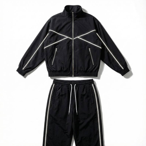 Ensemble coupe-vent streetwear haut de gamme noir et blanc à empiècements contrastants en polyester et nylon, ensemble de vêtements de sport performants OEM ODM - Product Image 1