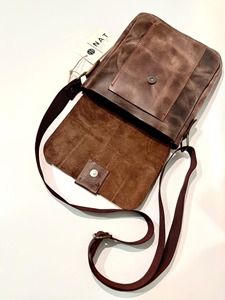 Sac messager carré en cuir fait main pour homme, élégant sac à bandoulière pour ordinateur portable, idéal pour le bureau, les voyages et les affaires - Product Image 4