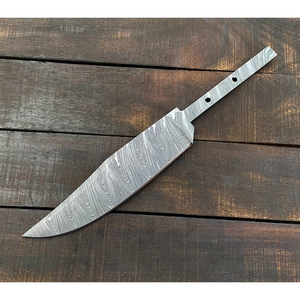 Cuchillo de Chef Personalizado Hecho a Mano por Burraq Ecommerce, Acero de Damasco de 3.0 mm de Grosor, hasta 3.9 Pulgadas, con Funda de Cuero - Product Image 5