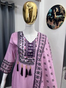 ชุดสูทดีไซเนอร์ Maslin Palazzo สำหรับผู้หญิง |   ชุดคุร์ตีพิมพ์ลายดิจิทัลพร้อมผ้าคลุมไหล่ - Product Image 3
