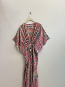 Vestido kaftán de seda vintage suave para mujer, vestido largo tipo lounge. - Product Image 5