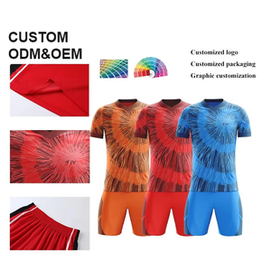 Tenue de sport professionnelle pour équipe, uniforme de football, fabrication sur mesure au Pakistan, maillot et short de football vintage pour jeunes - Product Image 2