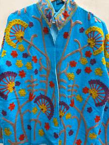 Veste de festival réversible en velours et coton brodée de fleurs, faite à la main, style traditionnel Suzani, bohème, pour femme, pour l'hiver - Product Image 4