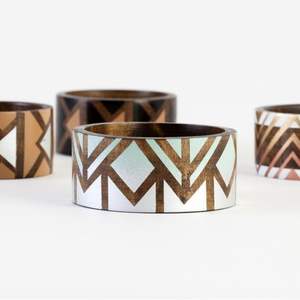 Joyería Étnica Artesanal y Elegante para Mujer, Uso Diario y Festivo, Brazaletes de Madera Pintados con Colores Vibrantes - Product Image 1