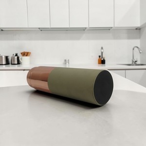Botella de agua ecológica de cobre con acabado mate verde salvia para exteriores y comedor, 99% cobre + 0.97% zinc + 0.02% níquel y SIN PLUMAS - Product Image 2