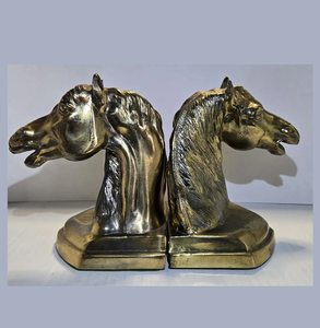 Sujetalibros Clásicos de Aluminio Pulido para una Decoración Atemporal en el Hogar u Oficina, con Diseño Metálico Elegante que Sostiene los Libros de Forma Organizada - Product Image 1