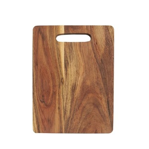 Tabla de Cortar de Madera Rústica Hecha a Mano con Materiales Sostenibles, Excelente Funcionalidad y Encanto, con Asa y Orificio para Colgar - Product Image 5