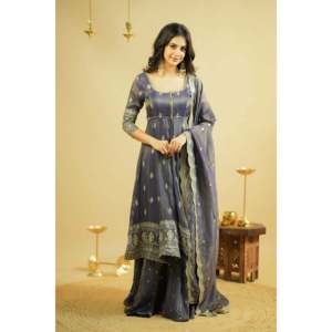 Ensemble de vêtements de fête pour femmes de créateur avec paillettes brodées et vrai miroir - Product Image 3