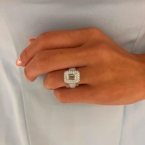แหวนเพชรทรงเอเมอรัลด์คัทเพาะเลี้ยงในห้องปฏิบัติการ ตัวเรือนทองคำแท้ 14K 18K ประดับเพชรแบบ Pave ทรงโดมพอง วงแหวนนิ้วก้อย ราคาขายส่ง B2B จากโรงงาน - Product Image 6