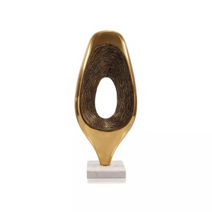 Sculpture abstraite contemporaine plaquée or, décoration artistique de table pour salon, forme irrégulière, design fait main - Product Image 4